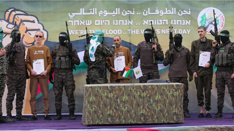 Hamas üç İsrailli erkek esiri serbest bıraktı